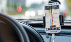 女子搭乘无人出租车 行李未取出车就跑了！客服回应