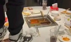 史上最贵一泡尿！海底捞小便事件家长赔偿220万！