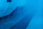 不是洗澡 为什么要专门让高铁淋雨