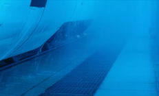 不是洗澡 为什么要专门让高铁淋雨