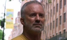 美63岁男子照片被盗数百女性被骗引热议 成恋爱杀猪盘男主