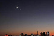 肉眼可见！12日凌晨金星、木星极近“同框”
