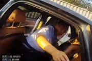 男子不慎将自己反锁在新能源汽车后备厢 被困5小时差点没命！用手机语音助手报警获救