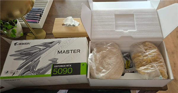 太悲催了!攒钱一年花21000元买RTX 5090:收到却是米饭+面条
