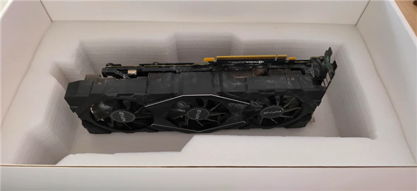 太悲催了!攒钱一年花21000元买RTX 5090:收到却是米饭+面条