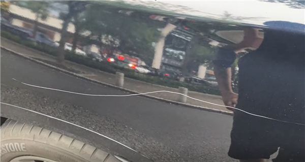 男子连划十多辆车泄愤被哨兵模式拍下:结果很“刑”