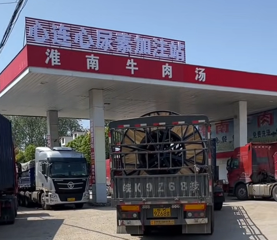 车主吐槽远看加油站走近发现是饭店：误导了非常多的人