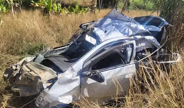 巴西情侣开车去悬崖边亲热:因动作太大致车辆失控双双坠亡