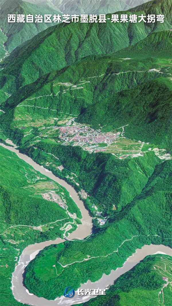 卫星俯瞰中国最后一个通公路的县：西藏墨脱