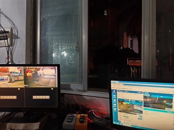 34岁男子在自己小区当保安:在门岗还能连到家里Wi-Fi