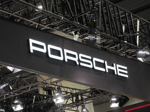 贵州一保时捷4S店人去楼空 有车主交完定金车还没提