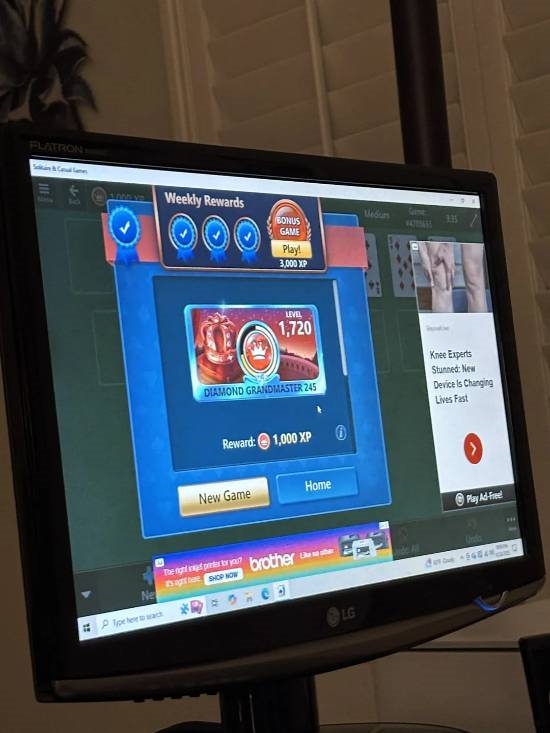 94岁战神!奶奶《空当接龙》上万局 广告轰炸稳如泰山