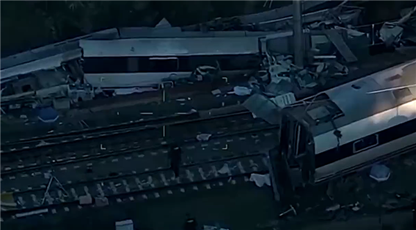 西班牙高铁脱轨后相撞 已致40死37失踪！重点调查钢轨焊接部位