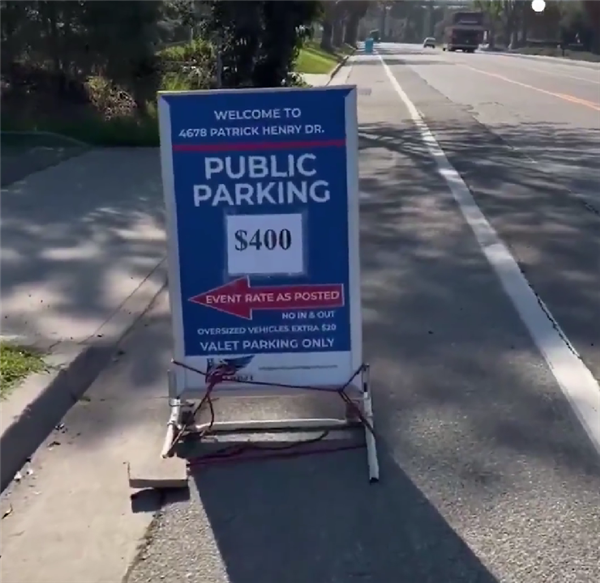 美国超级碗的停车费400美元上热搜 网友：还不如停路边被拖走